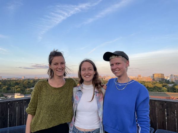 Jasmin, Leah und Lena (Konferenzbüro)